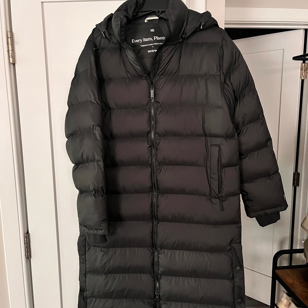 tentree Black Quilted Puffer Jacket with High Collar